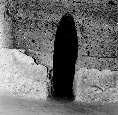 Etruscan cuniculus. Tumulus Mengarelli, Cerveteri.